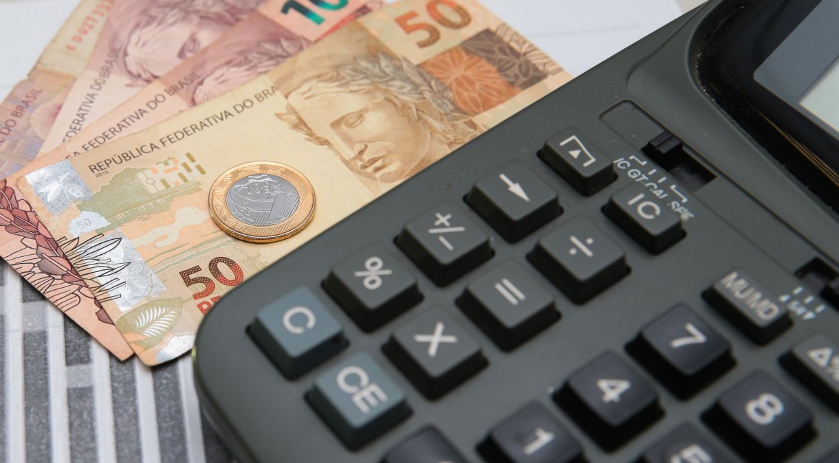 Marcello-Casal-JrAgencia-Brasil-Economia-Moeda-RealDinheiro-Calculadora