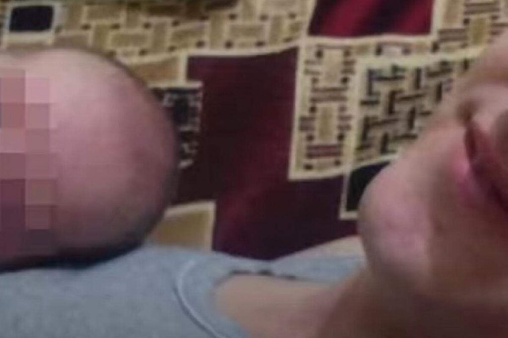 Pai-drogado-mata-bebe-e-tenta-comer-coracao-da-crianca