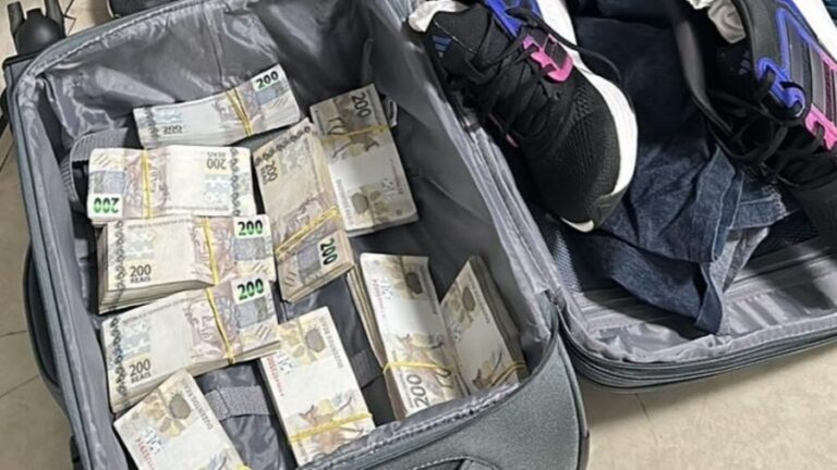 fotos-divulgadas-pela-policia-federal-mostram-diversas-notas-de-r-200-1747782040654_v2_900x506