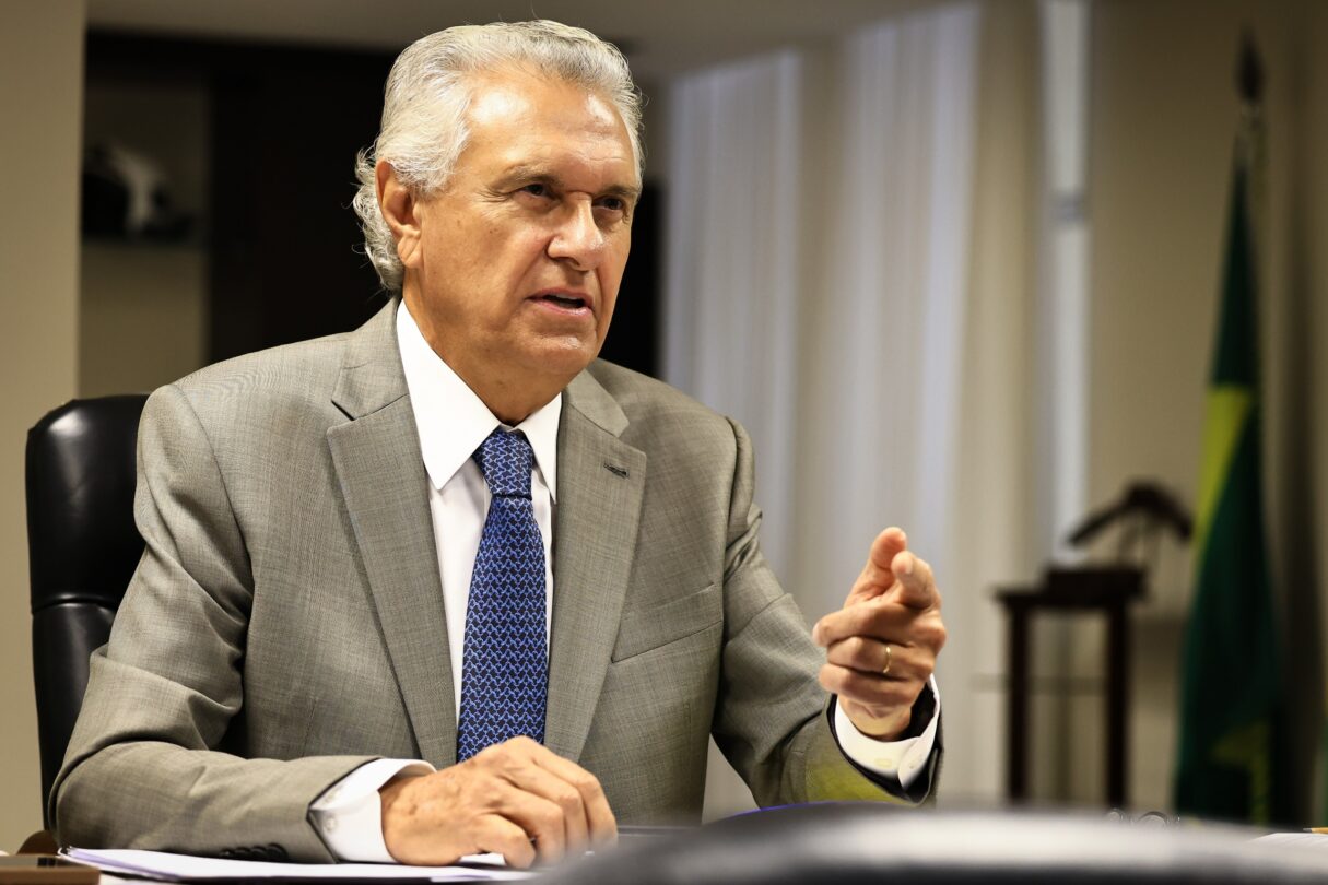 Governador-Ronaldo-Caiado_Secom-2-1215x810-1 (1)